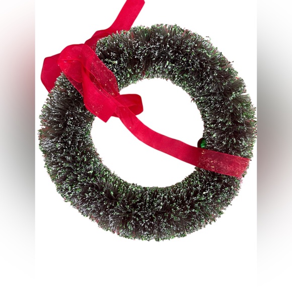 Vintage 12-Inch Christmas Bottle Brush Wreath - Picture 2 of 3